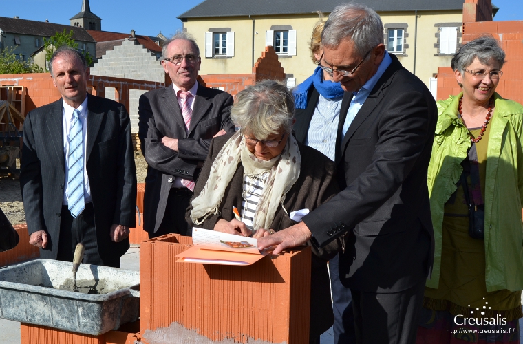 Lire la suite à propos de l’article Pose de la première pierre à Mérinchal